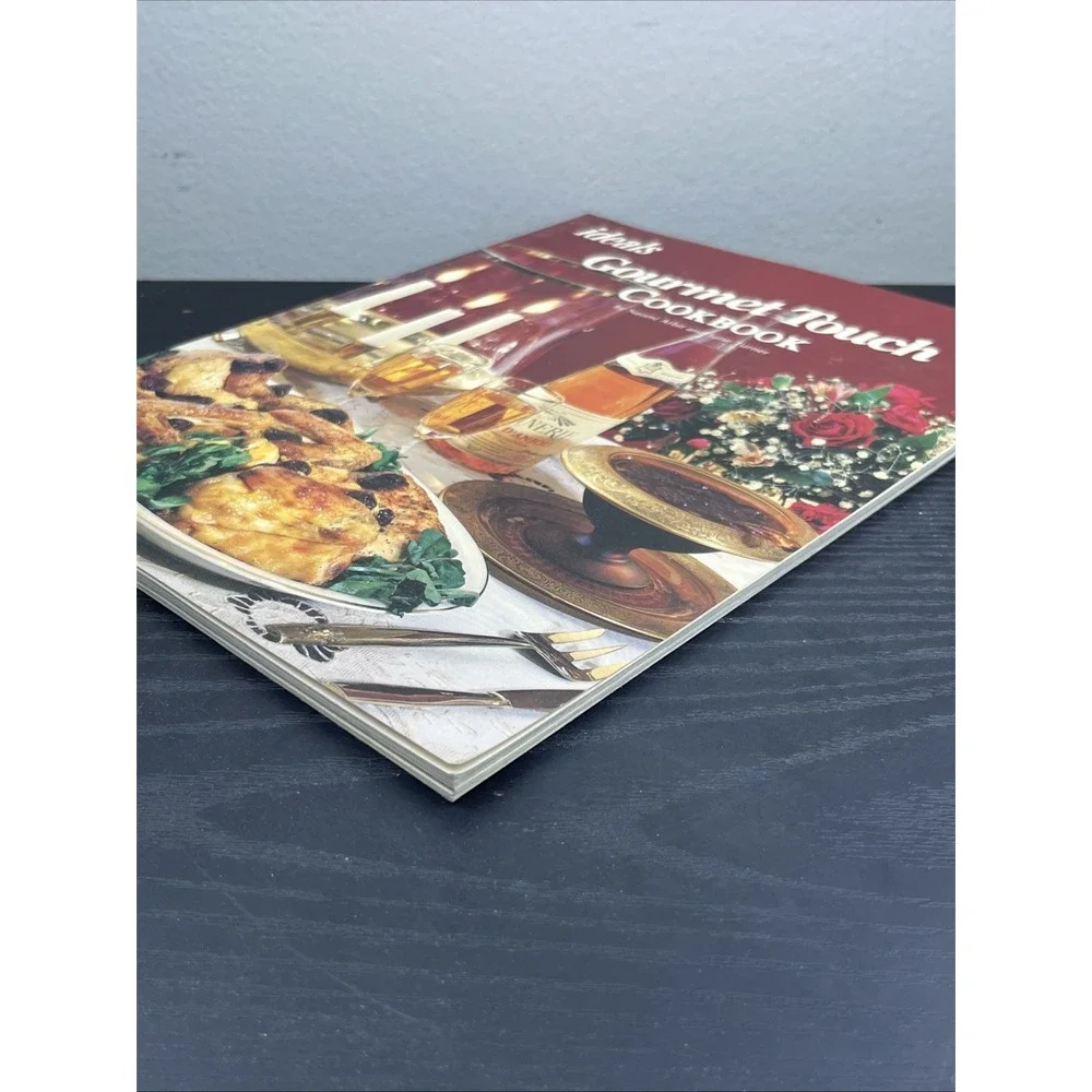 Ideals Gourmet Touch Cookbook 1978 Naomi‎ Arbit June Turner Vintage Recipes